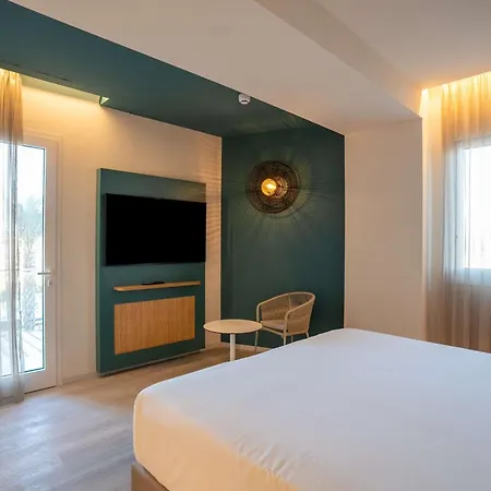 Terradamari & Marina Di Modica,tapestry By Hilton